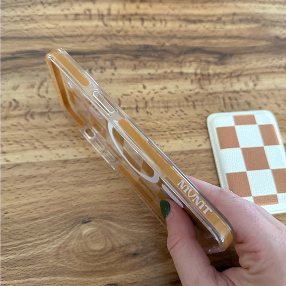 Checkered Pattern Clear Phone Case with Card Holder - Picture 4 of 5